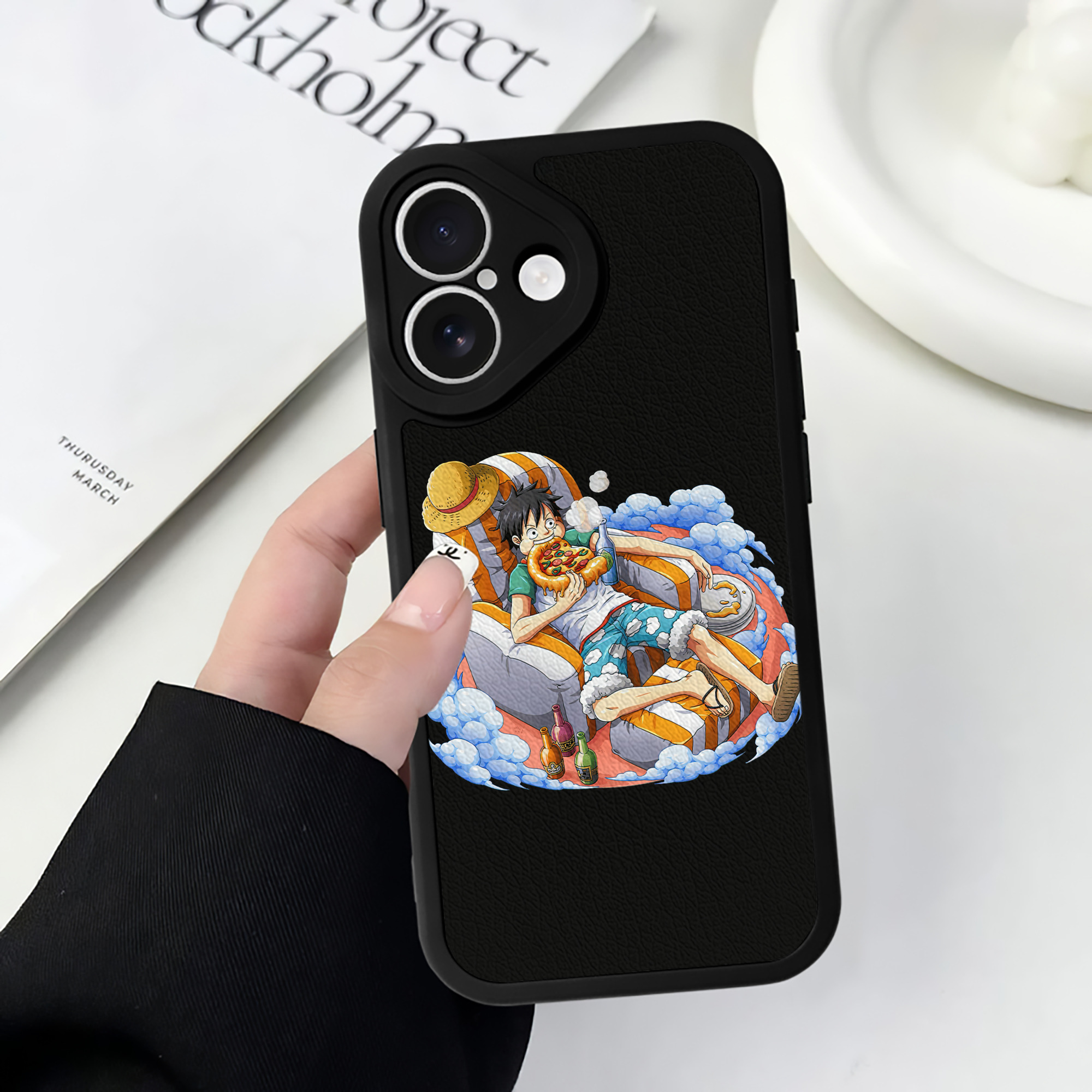 （画像用） ワンピース モンキー・D・ルフィ ONE PIECE Monkey D. Luffy 【iPhone 16シリーズ対応】シリコンスマホケース（レザー調） 材質：シリコン